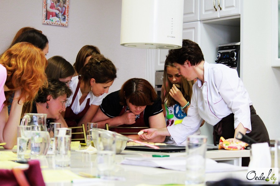 мастер-класс «Воздушные макаруны» в Первой Кулинарной школе Oede фото 9
