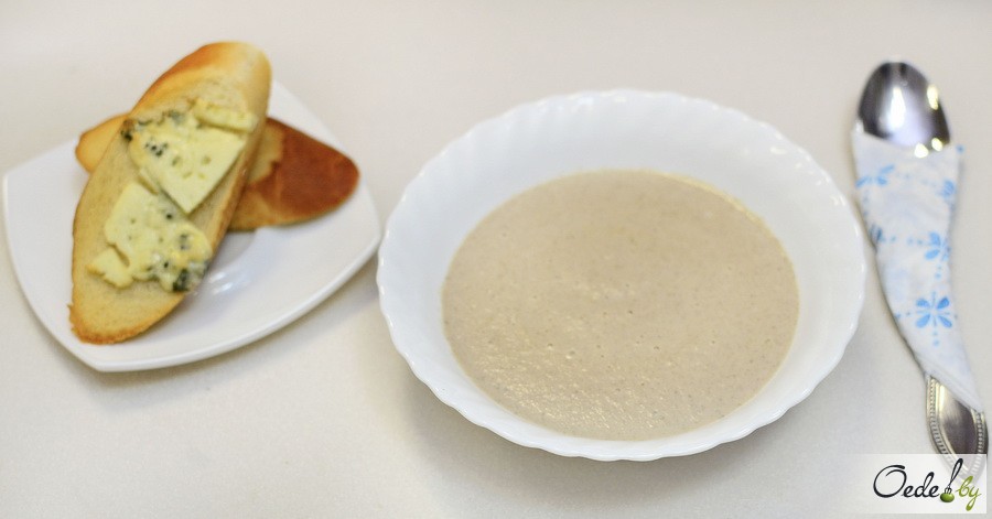 Крем-суп с белыми грибами и гренками
