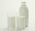 В российском универсаме покупателям продавали просроченные молочные продукты, уверяя, что они полезны для здоровья.