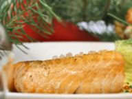 Филе лосося под соусом из шампанского с икрой