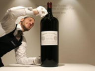 С "винных торгов" на аукционе Christie's ушла самая дорогая бутылка вина