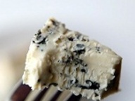 Белорусский сыр «Рокфорти» с голубой плесенью начали продавать в Минске