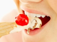 Как еда влияет на здоровье наших зубов? Интервью со стоматологом от Oede.by.