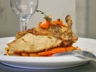 Курица с базиликом и гарниром из моркови