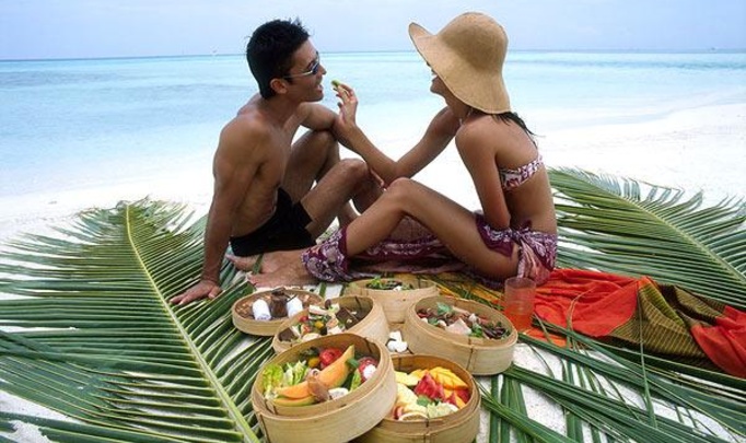 Романтический ужин в гавайском стиле
