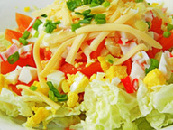 Овощной салат с сыром и крабовыми палочками