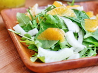 Салат c рукколой, шпинатом и апельсином
