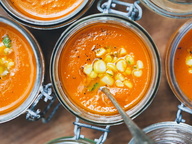 Морковно-кокосовый суп с помидорами и кукурузой