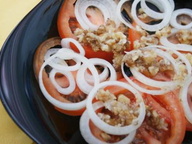 Овощной салат с грецким орехом