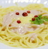 Спагетти под розовым соусом и сыром