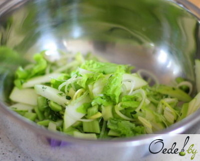 10 освежающих салатов с сельдереем