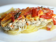 Слоеный пирог из овощей и куриного фарша